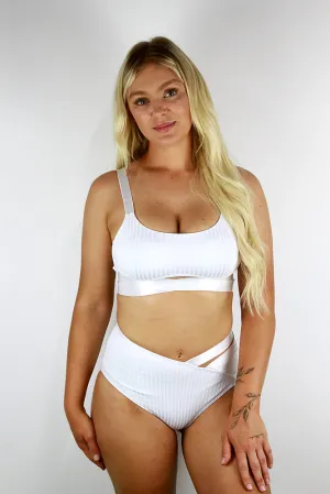 Crystal V Mid Waist Short - White